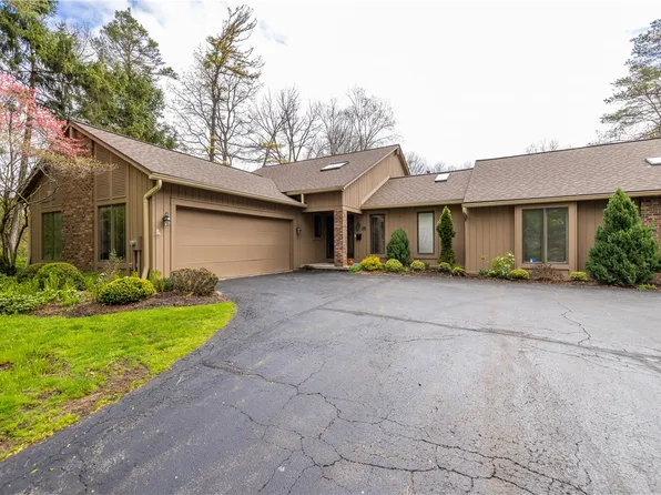 38 Shadow Pines Dr, Penfield, NY 14526