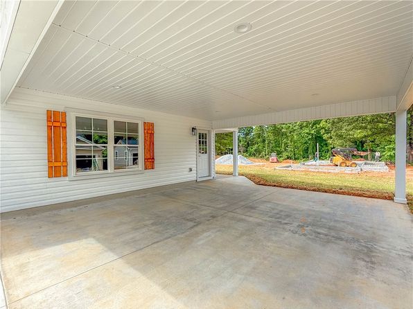 315 Code Cir, Seneca, SC 29678