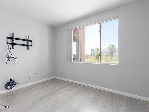 5th image of 5345 E VAN BUREN Street #227