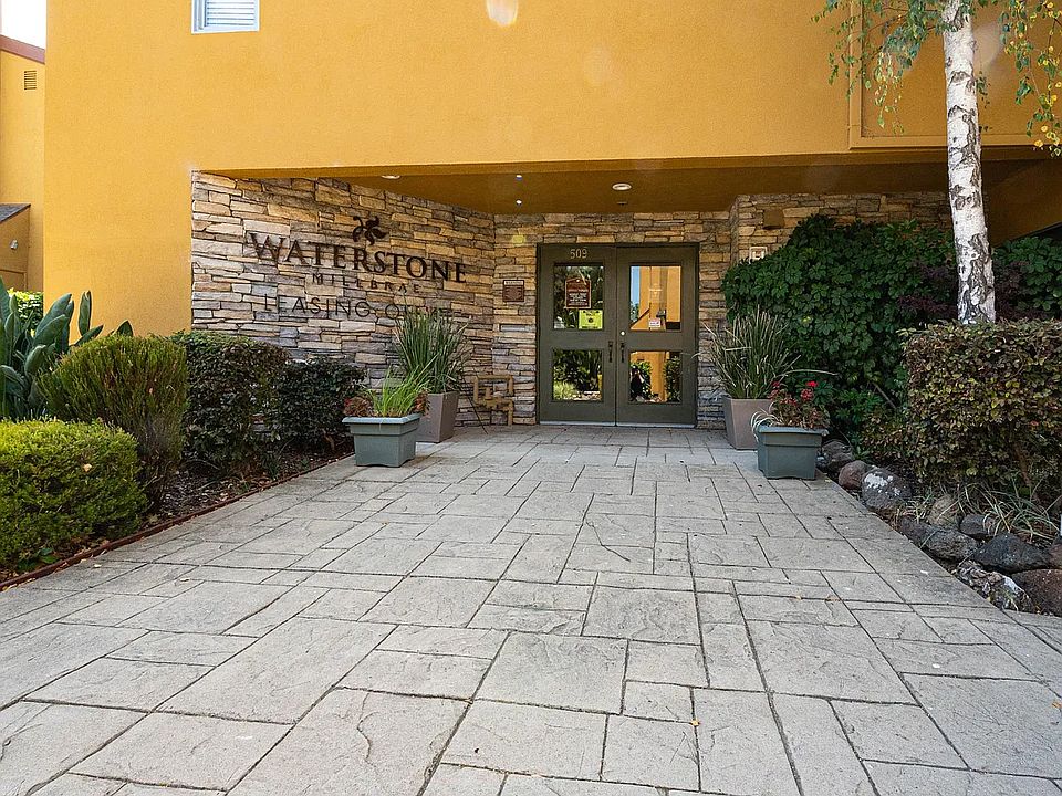 Waterstone leasing office