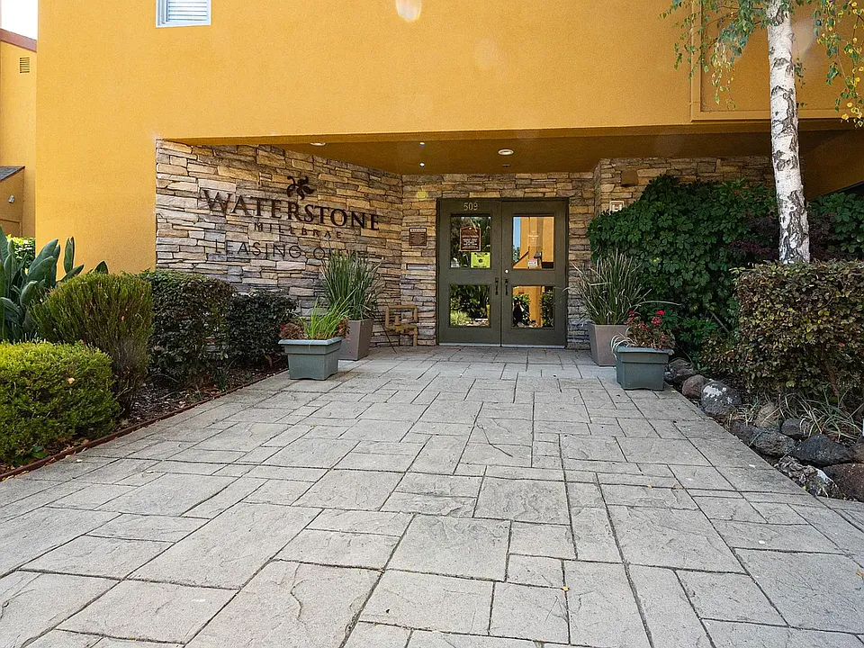 Waterstone leasing office