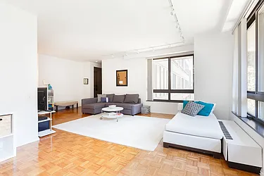 Rented by Luxus Manhattan Realty