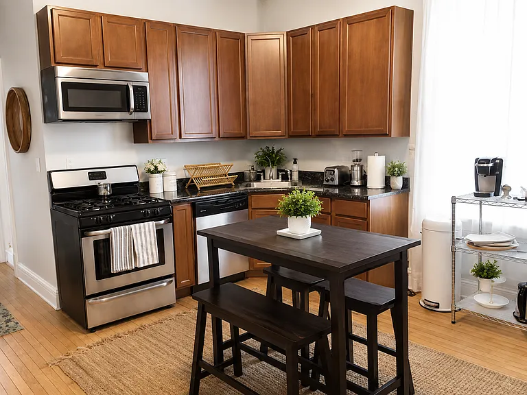 1846 W Melrose St #1 — Photo 4