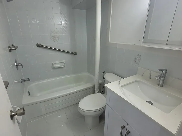 114 Benjamin Blvd #BASEMENT — Photo 16