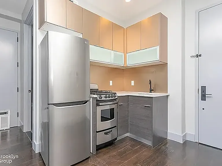 56 Box St #6A — Photo 2