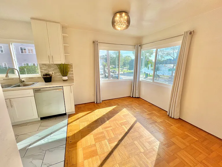 2204 Lakeshore Ave #1 — Photo 3