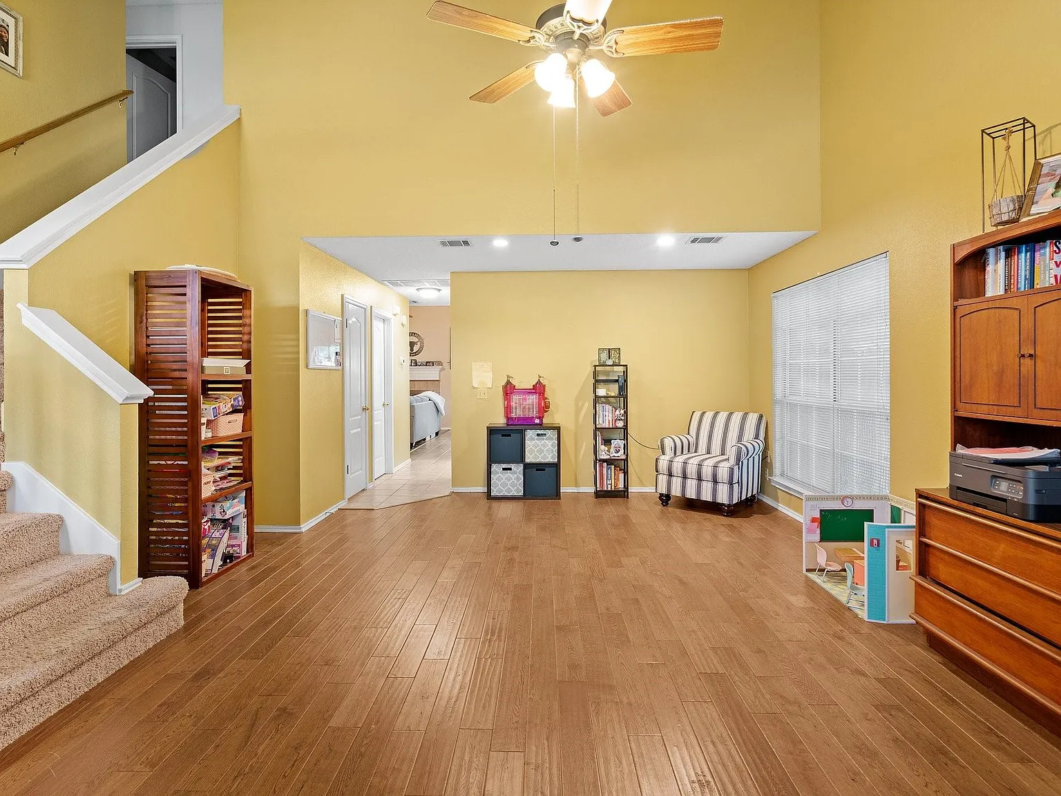 4 bed, 2.5 bath, 2325 sqft, $2,800 — Photo 4