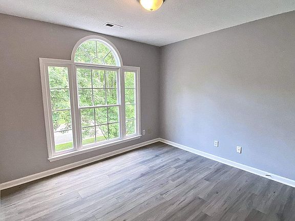 5th image of 442 Tysons Forest Dr