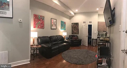 723 Sansom St #2F Photo 1