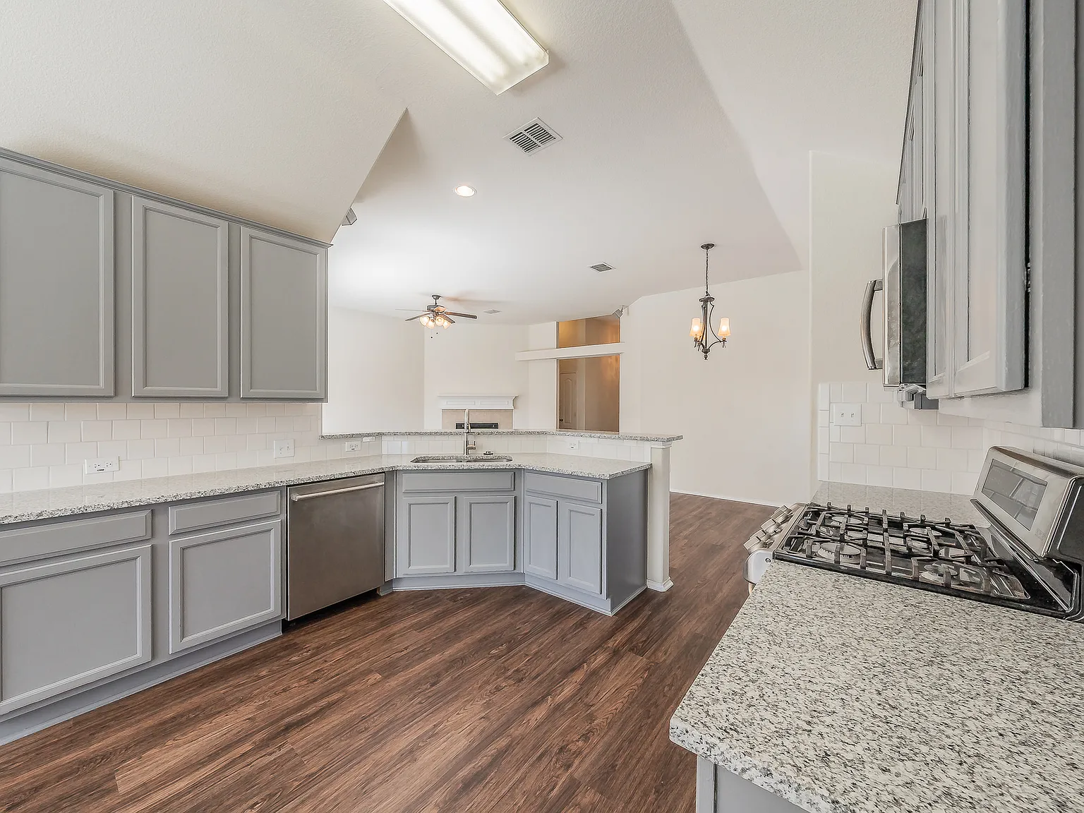 3 bed, 1703 sqft, $2,350 — Photo 4