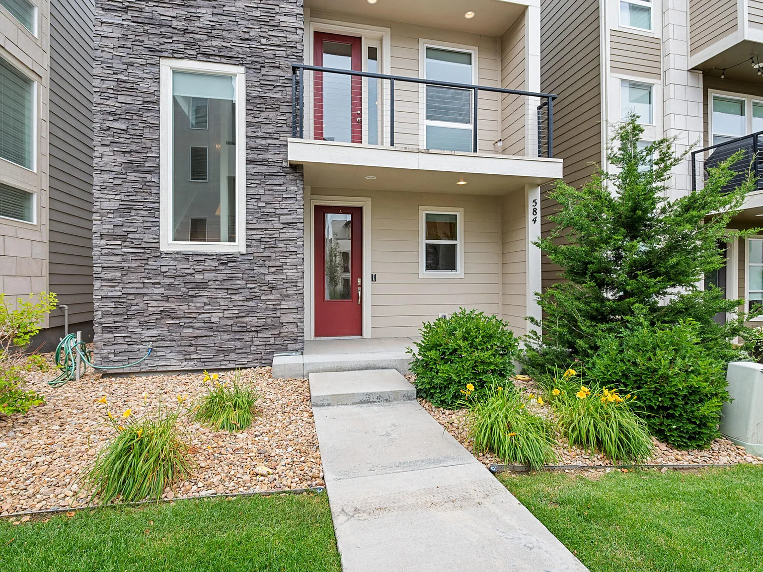 3 bed, 1722 sqft, $3,300 — Photo 3