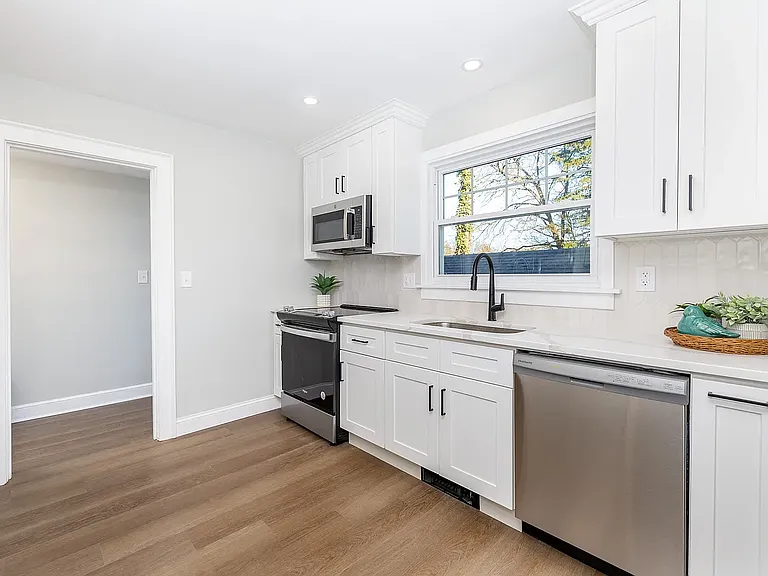51 Hepburn Rd — Photo 3