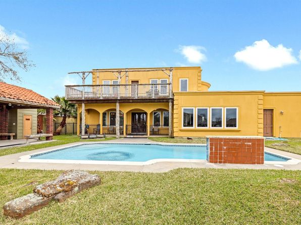 2732 Broadway St, San Leon, TX 77539