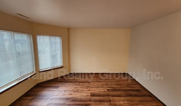 277 W Treehouse Ln — Photo 2