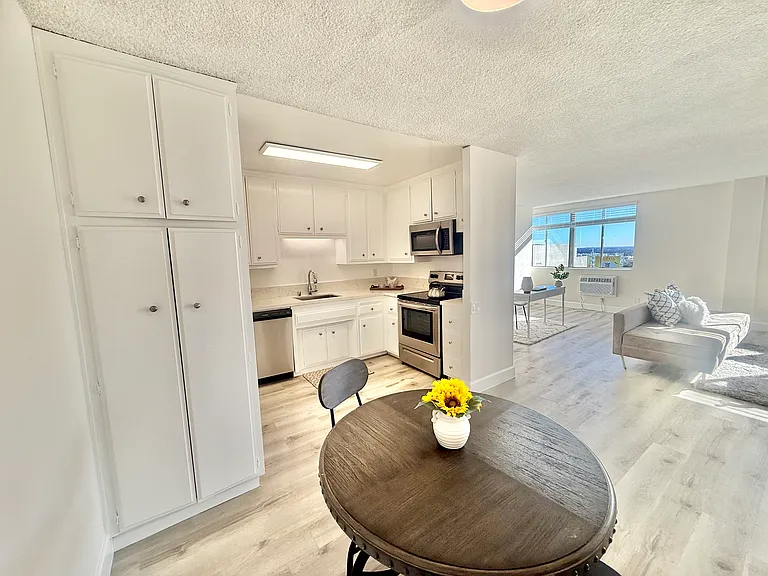 Madison Apartments — Photo 41