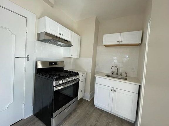 3rd image of 310 Danforth Ave #1F