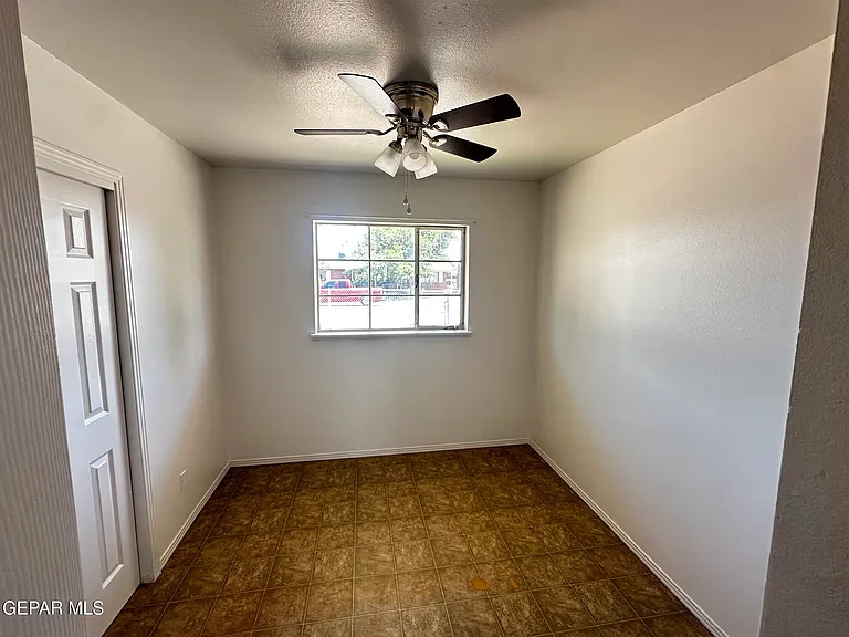 5719 Bainbridge Ave — Photo 12