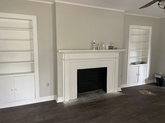 3rd image of 404 N Live Oak St