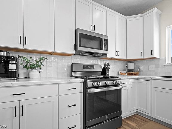 3rd image of 37390 Amber Way