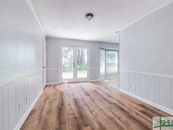 4th image of 14 Sheridan Drive