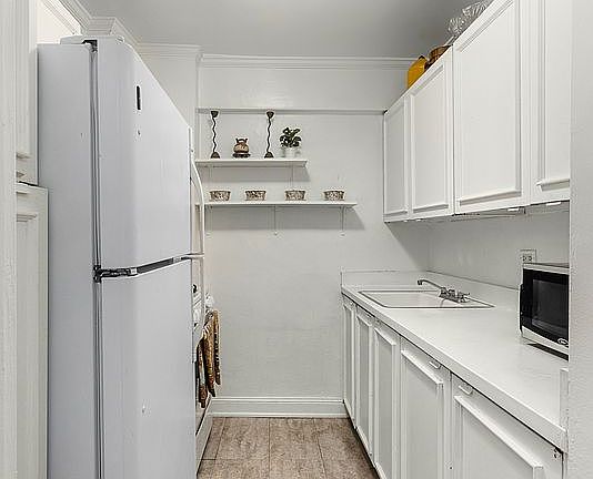 4th image of 301 E 69th St APT 7A
