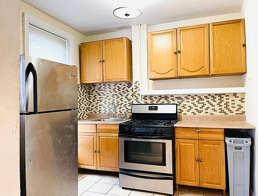 2nd image of 112 Macon St #2