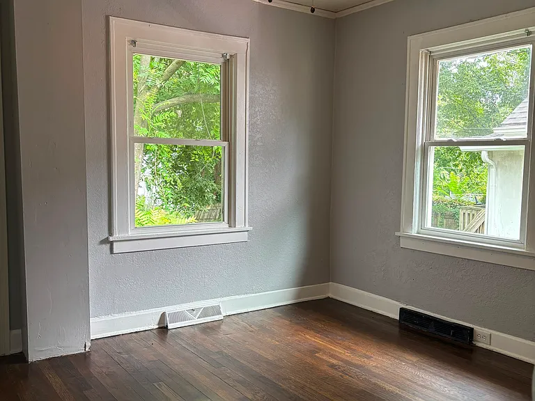 5825 Euclid Ave — Photo 8
