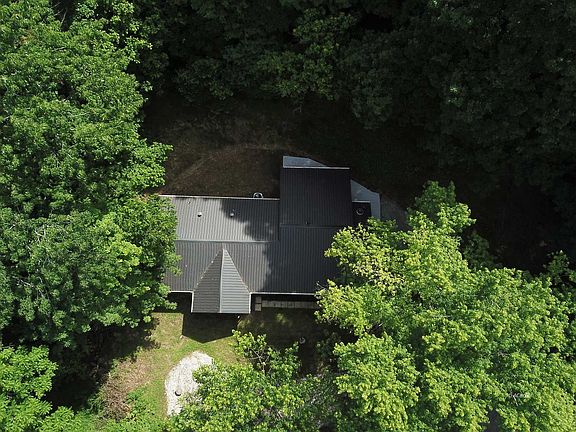 4th image of 211 Greenbriar Dr