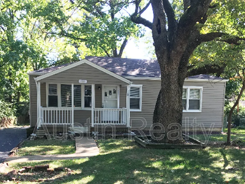 1104 Irvington Ct photo 1