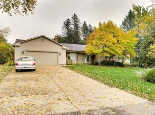 1261 Thistleridge Dr, Holly, MI 48442