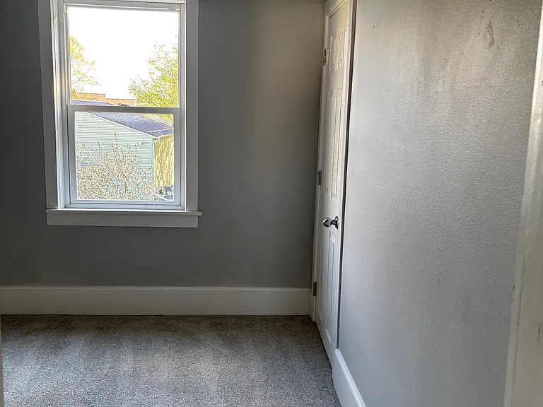 335 W School St — Photo 15