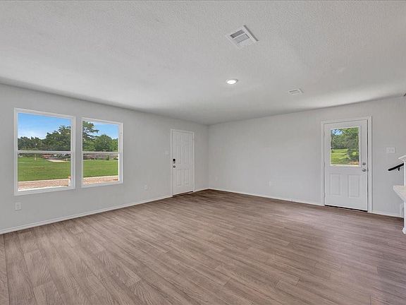 5th image of 255 Dana Dr