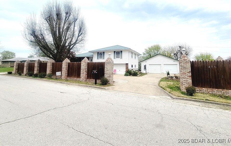 1st image of 211 Ryan Avenue