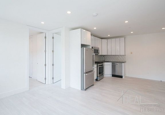 2nd image of 220 Kosciuszko St #2