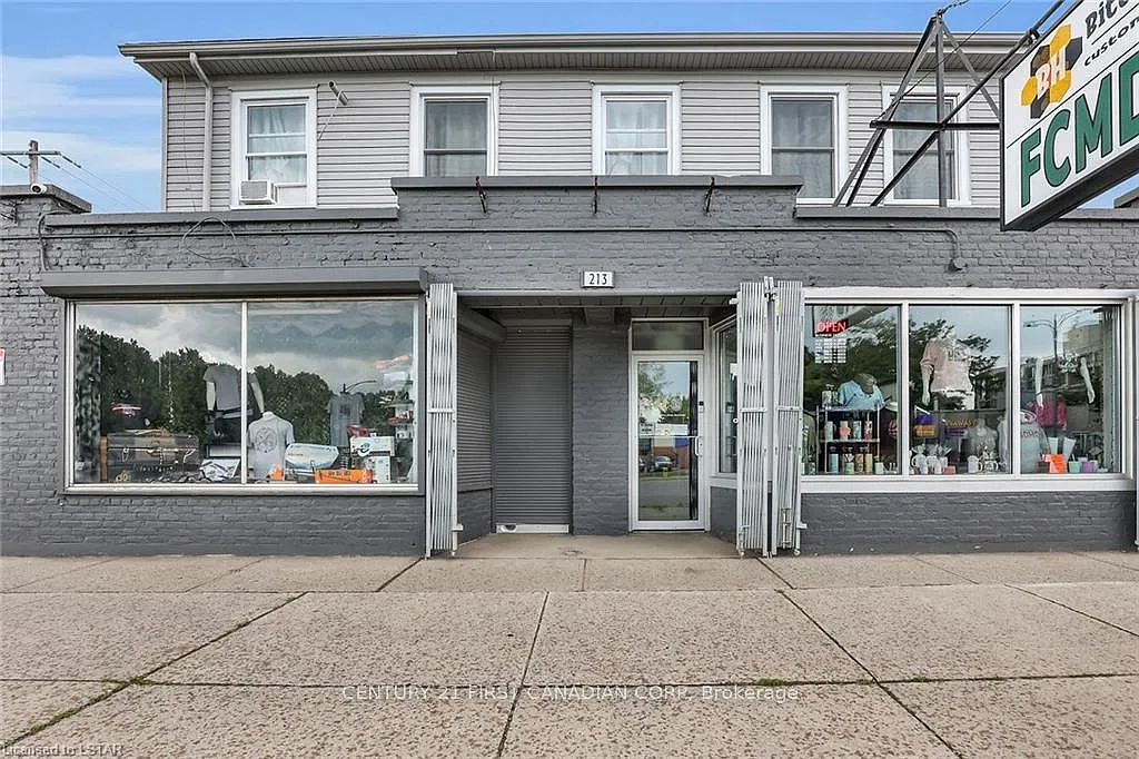 3 bed, $1,900 — Photo 2