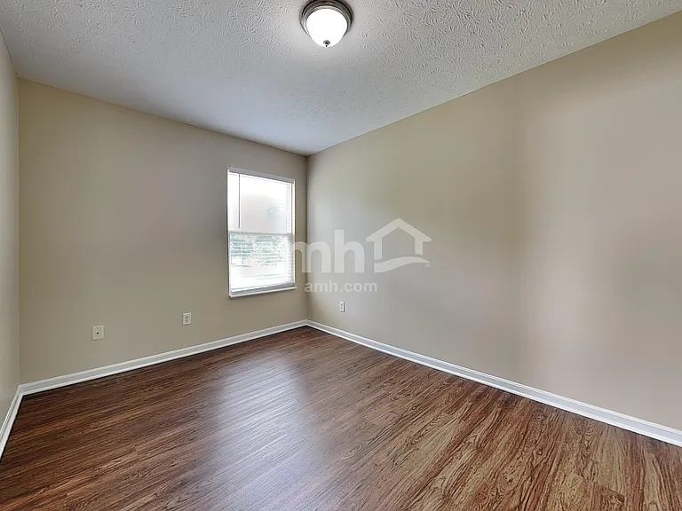 700 Thornton Dr — Photo 13