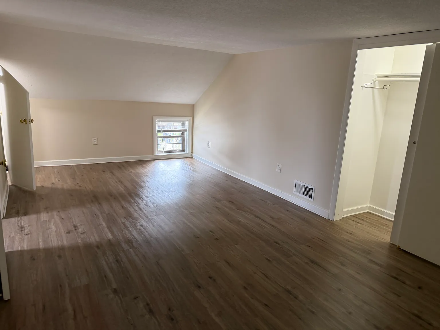 1 bed, 900 sqft, $1,700 — Photo 4