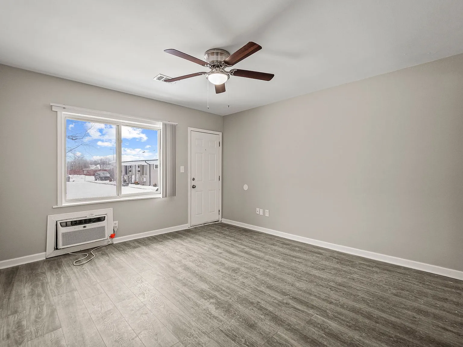 Ranch Apartment Homes in Great Troy Location — Photo 2