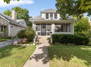 212 Elm Ct, Libertyville, IL