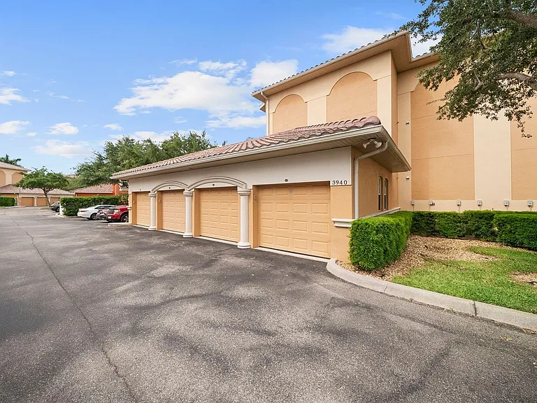 3940 Pomodoro Cir #303 — Photo 4