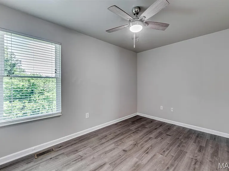 340 Emmanuel Ct — Photo 34