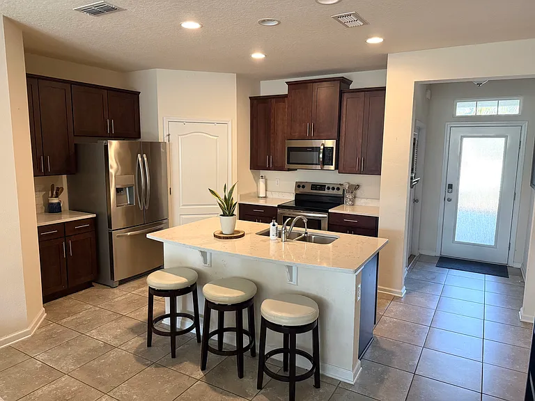 95 Bush Pl — Photo 3