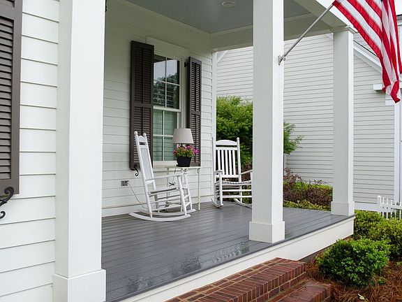 3rd image of 689 Founders Park Dr W