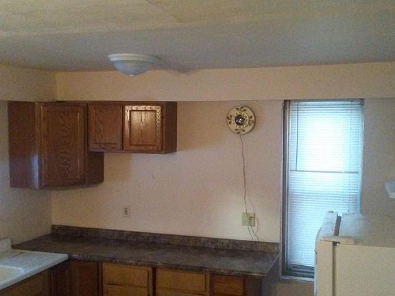 3rd image of 225 Orton St