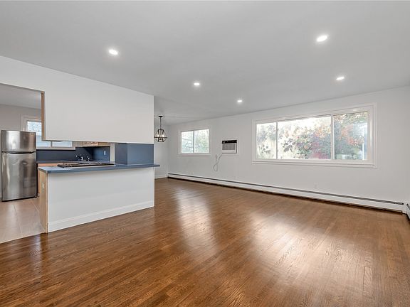 4th image of 54 Sagamore Hill Dr
