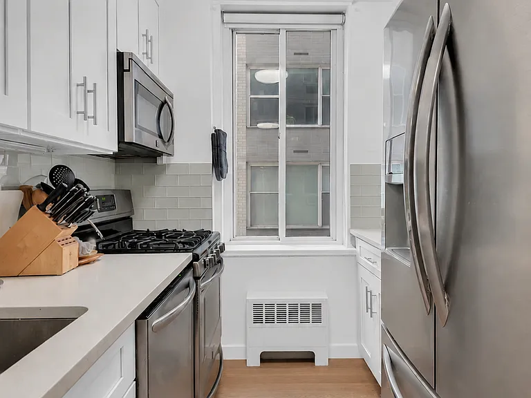 220 E 65th St #9B — Photo 6
