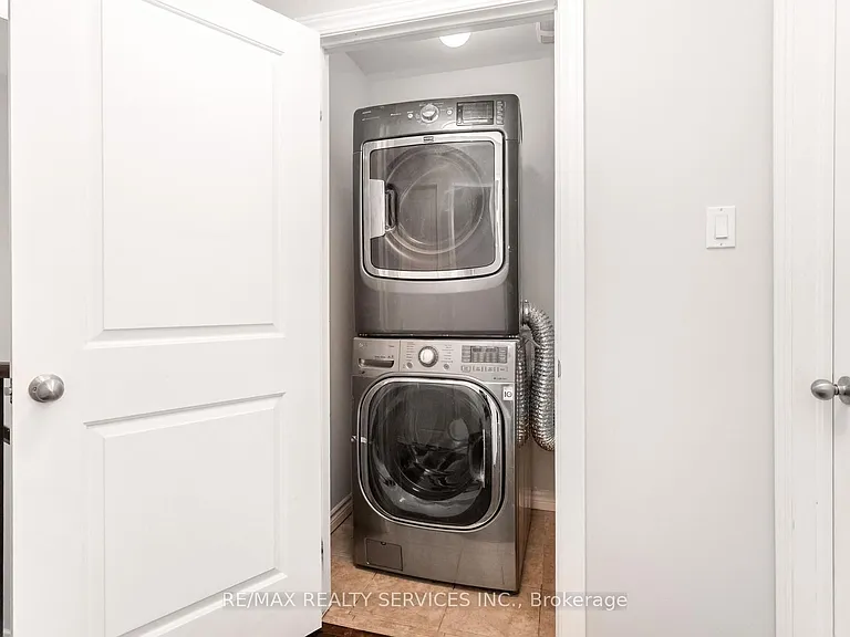 21 Dorchester Ter — Photo 43