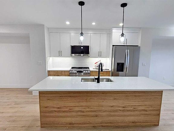5th image of 106 E 4th St NW #5