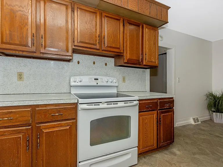 13634 Glissans Mill Rd — Photo 20