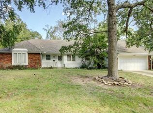 2404 W 104th Ter, Leawood, KS 66206